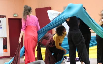 La formation « Danser l’espace » : De la danse-improvisation, du Body-Mind Centering et du Yoga
